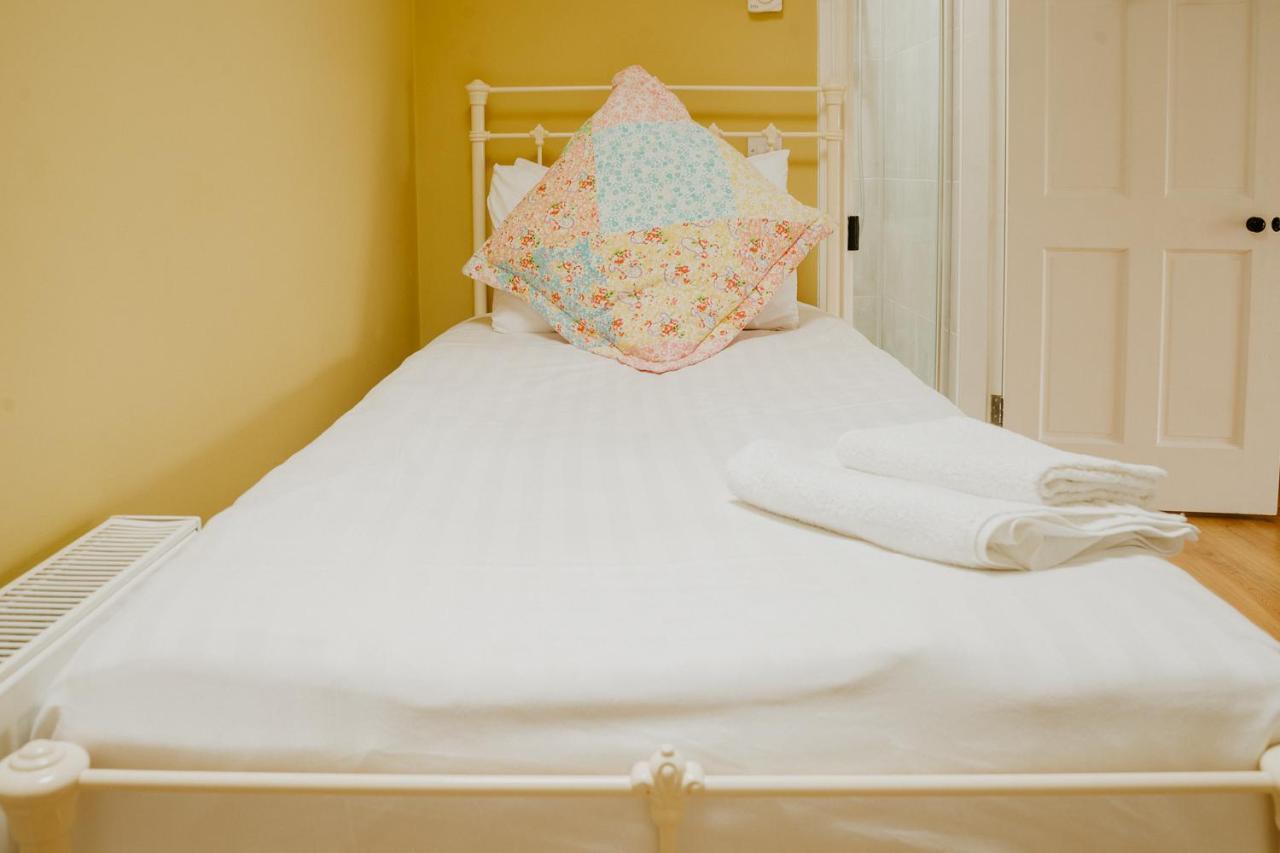 Abbeyview House Bed and Breakfast Abbeyshrule Exteriör bild